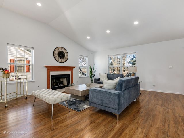 121 Commons Court, Wheeling, IL 60090