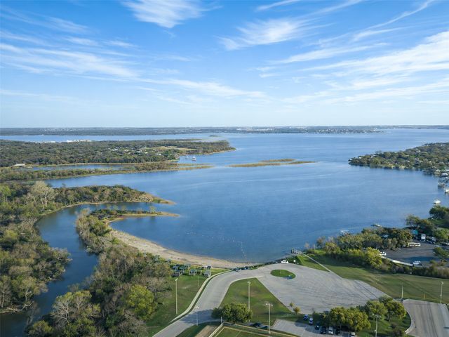 1006 Oakchase Court, Azle, TX 76020