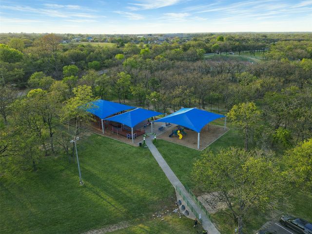 1006 Oakchase Court, Azle, TX 76020