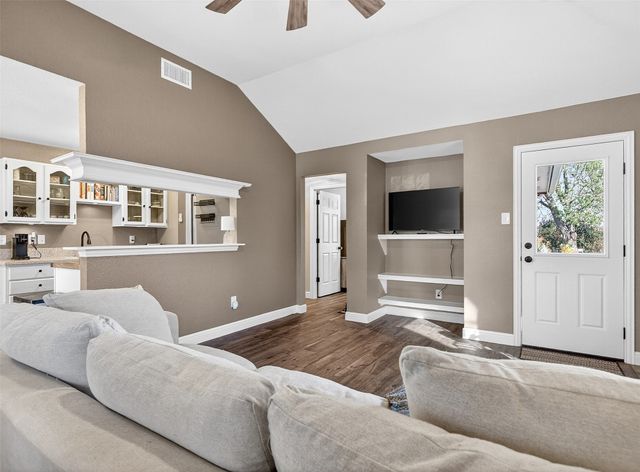 1006 Oakchase Court, Azle, TX 76020