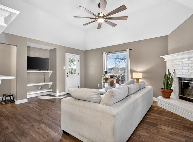 1006 Oakchase Court, Azle, TX 76020