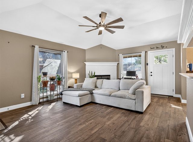 1006 Oakchase Court, Azle, TX 76020