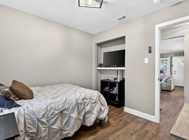 1006 Oakchase Court, Azle, TX 76020