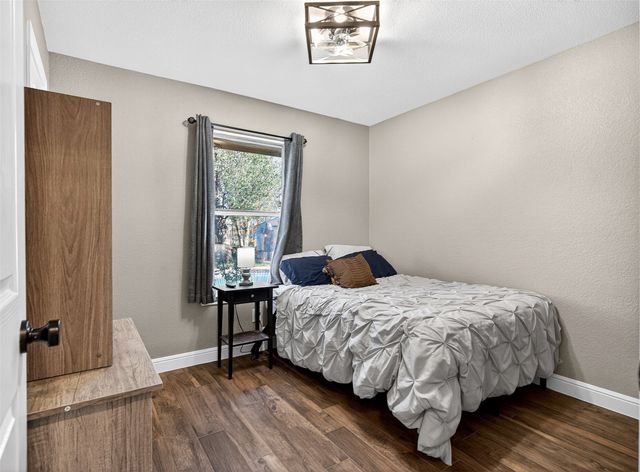 1006 Oakchase Court, Azle, TX 76020