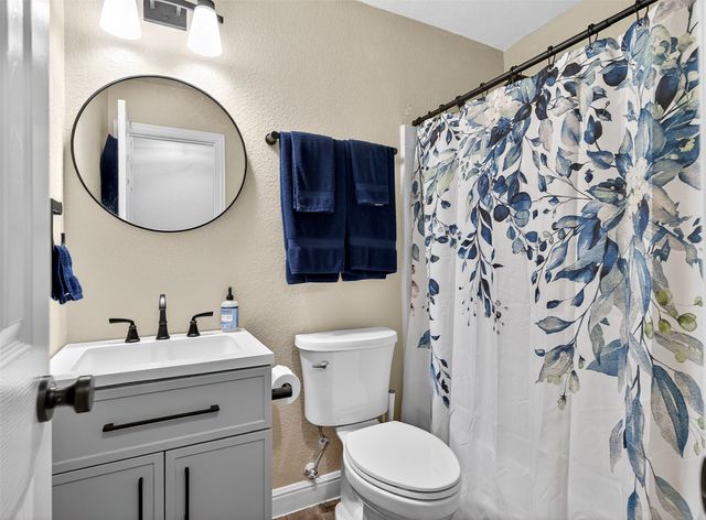 1006 Oakchase Court, Azle, TX 76020