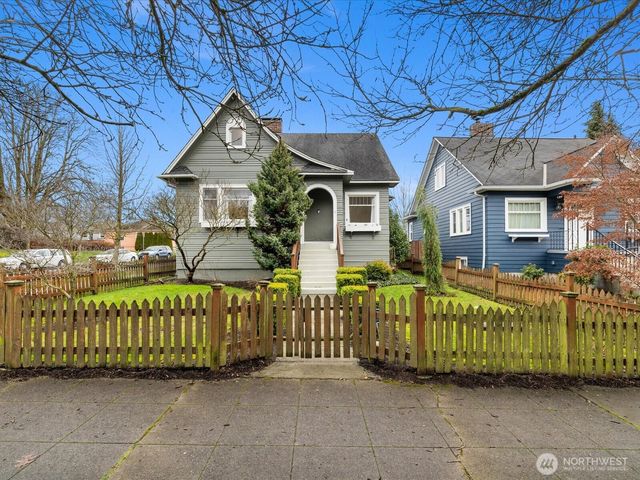 1301 Oakes Avenue, Everett, WA 98201