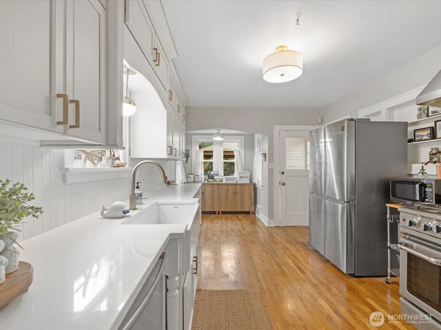 1301 Oakes Avenue, Everett, WA 98201