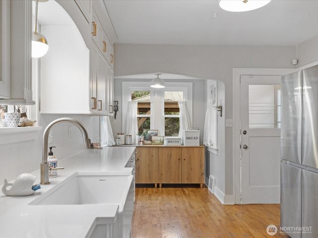 1301 Oakes Avenue, Everett, WA 98201