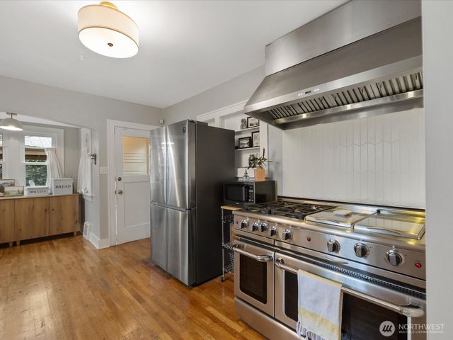 1301 Oakes Avenue, Everett, WA 98201