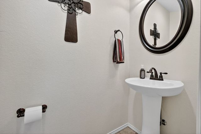 2801 S County Rd 1067, Midland, TX 79706