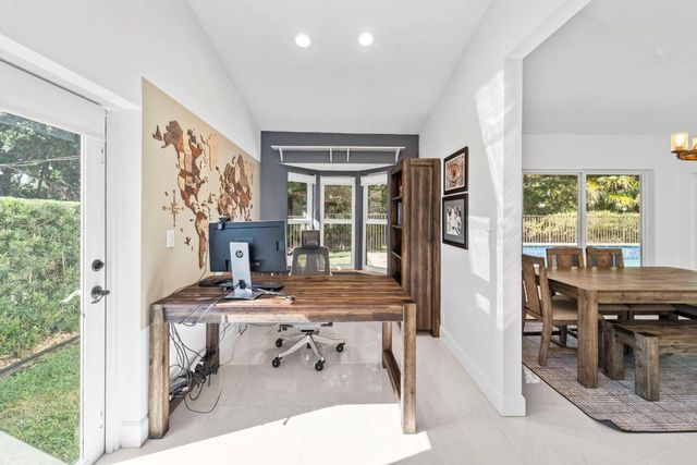 1695 Lakeshore Circle, Weston, FL 33326