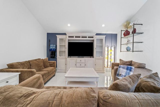 1695 Lakeshore Circle, Weston, FL 33326