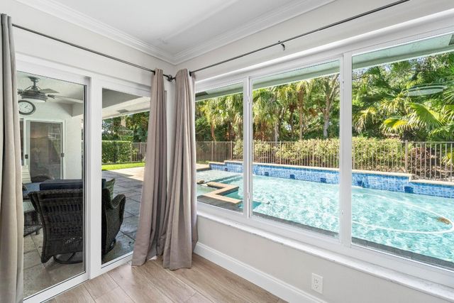 1695 Lakeshore Circle, Weston, FL 33326