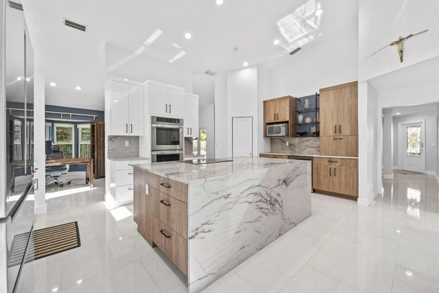 1695 Lakeshore Circle, Weston, FL 33326