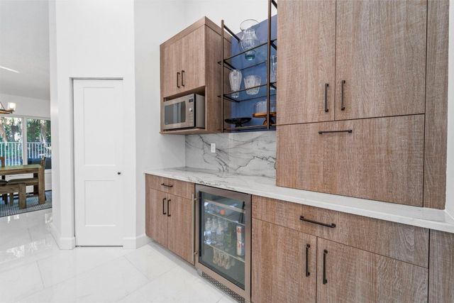 1695 Lakeshore Circle, Weston, FL 33326