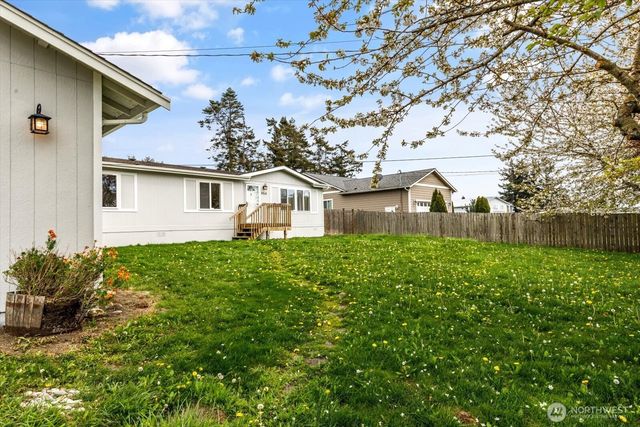 954 Shawn Avenue, Oak Harbor, WA 98277