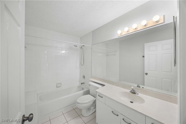 85 Silver Oaks CIR SW 6-102, Naples, FL 34119