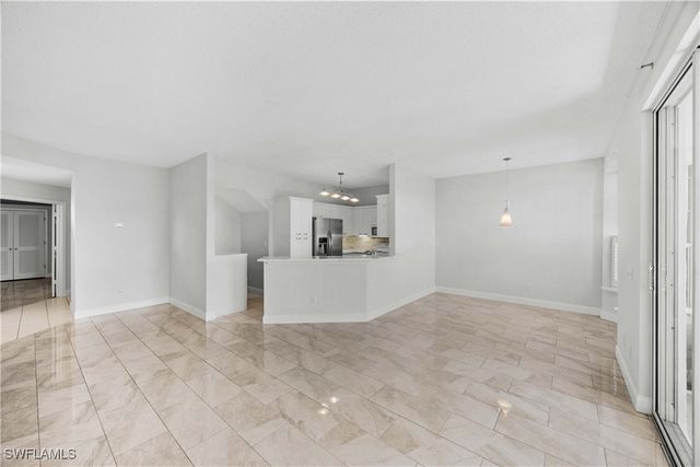 85 Silver Oaks CIR SW 6-102, Naples, FL 34119