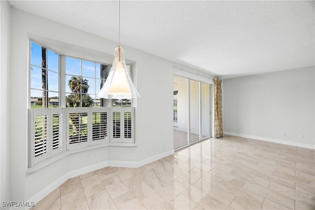 85 Silver Oaks CIR SW 6-102, Naples, FL 34119