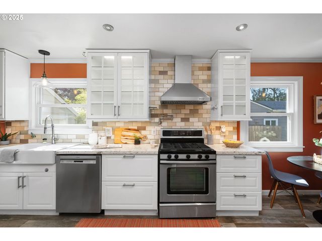 9028 N BRISTOL Ave, Portland, OR 97203