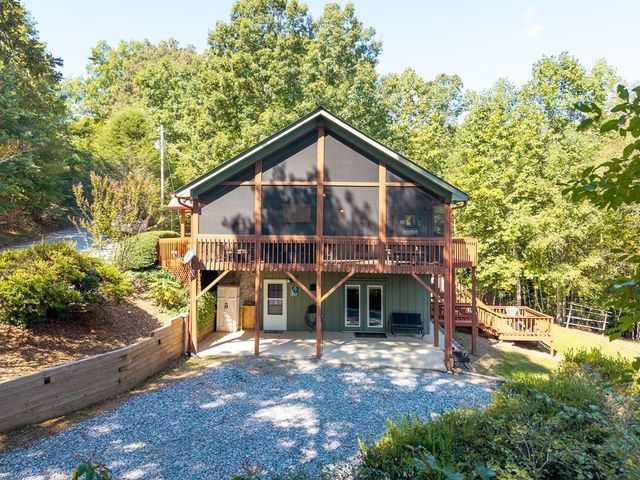 138 Oakwood Trail, Mineral Bluff, GA 30559