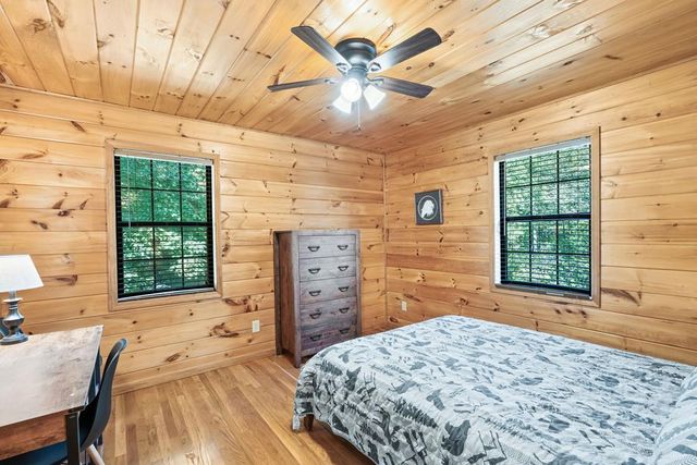 138 Oakwood Trail, Mineral Bluff, GA 30559