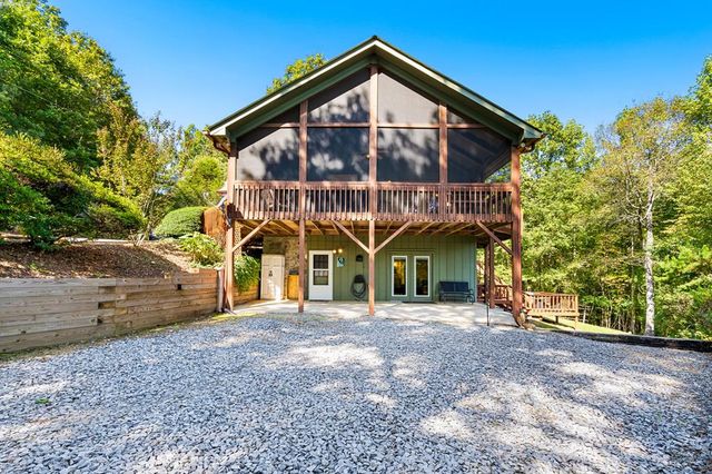 138 Oakwood Trail, Mineral Bluff, GA 30559