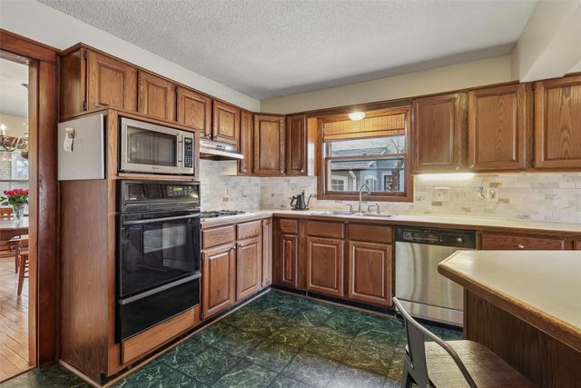 4809 Grand Avenue, Des Moines, IA 50312