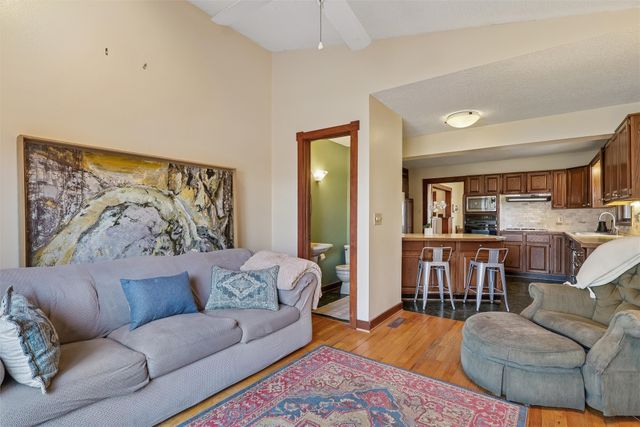 4809 Grand Avenue, Des Moines, IA 50312