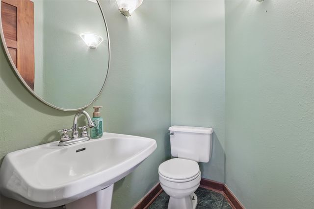 4809 Grand Avenue, Des Moines, IA 50312