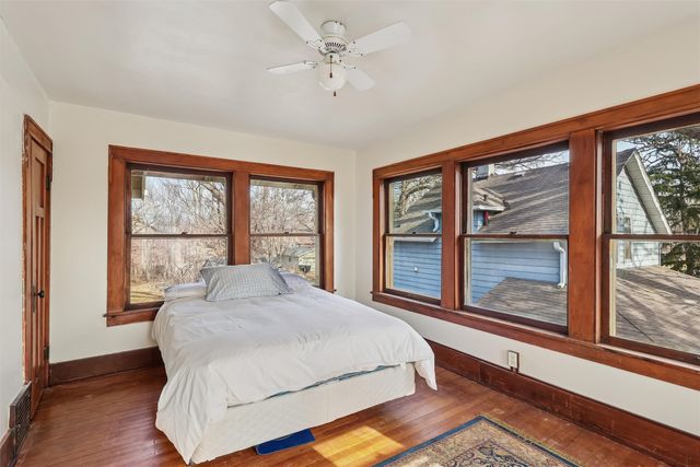 4809 Grand Avenue, Des Moines, IA 50312