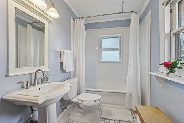 4809 Grand Avenue, Des Moines, IA 50312