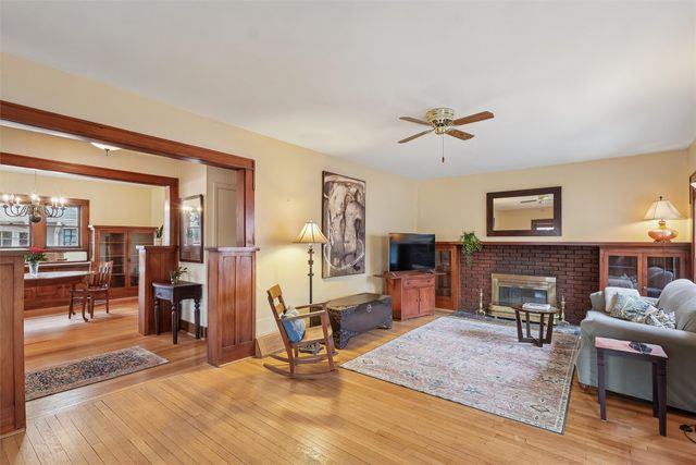 4809 Grand Avenue, Des Moines, IA 50312