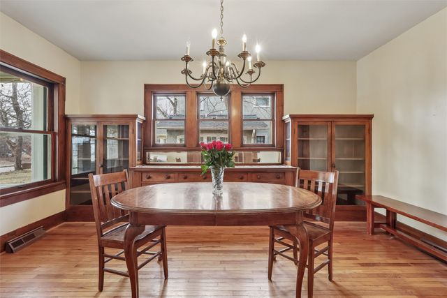 4809 Grand Avenue, Des Moines, IA 50312