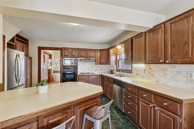 4809 Grand Avenue, Des Moines, IA 50312