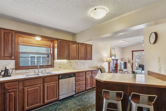 4809 Grand Avenue, Des Moines, IA 50312