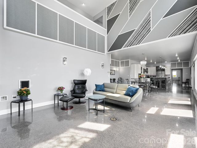 161 Birchwood Drive, Hendersonville, NC 28739