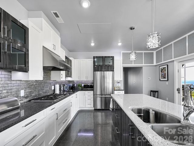 161 Birchwood Drive, Hendersonville, NC 28739
