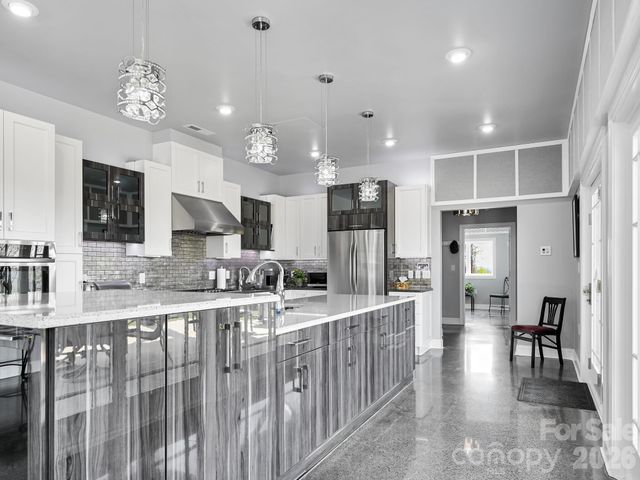 161 Birchwood Drive, Hendersonville, NC 28739