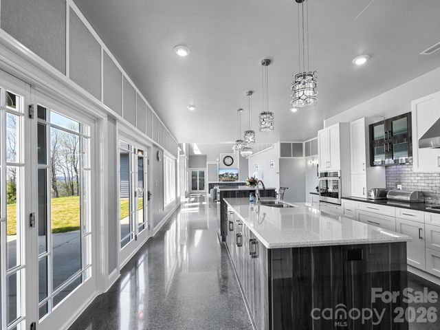 161 Birchwood Drive, Hendersonville, NC 28739