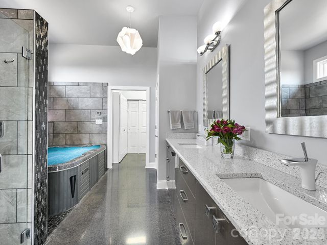161 Birchwood Drive, Hendersonville, NC 28739