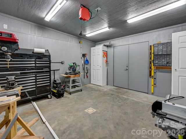 161 Birchwood Drive, Hendersonville, NC 28739