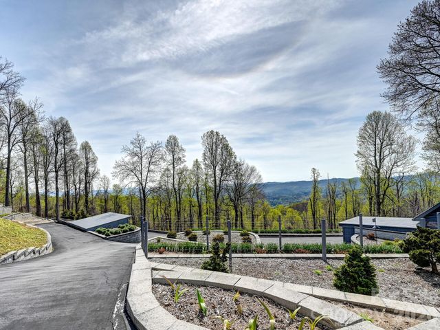 161 Birchwood Drive, Hendersonville, NC 28739