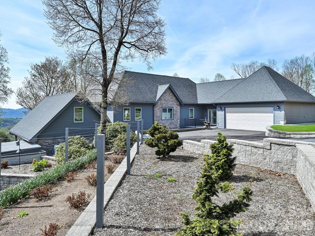 161 Birchwood Drive, Hendersonville, NC 28739