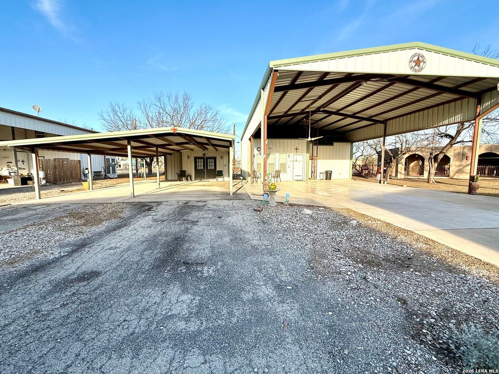 25 Cenizo, Brackettville, TX 78832