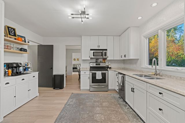 7342 Glen Eagle Drive, Bay City, MI 48706