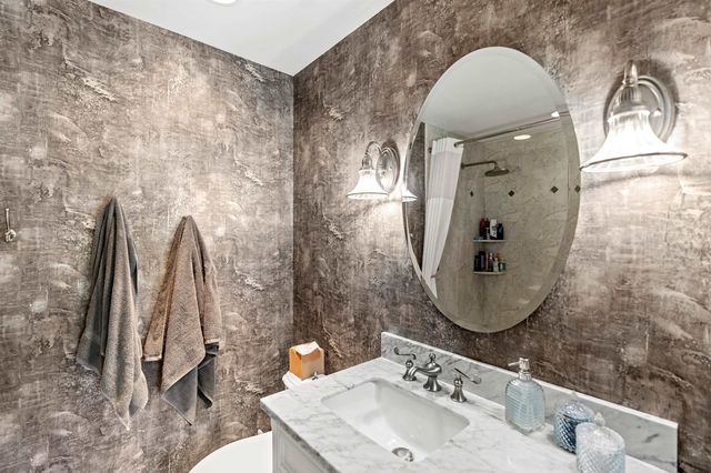 7342 Glen Eagle Drive, Bay City, MI 48706