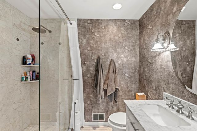 7342 Glen Eagle Drive, Bay City, MI 48706