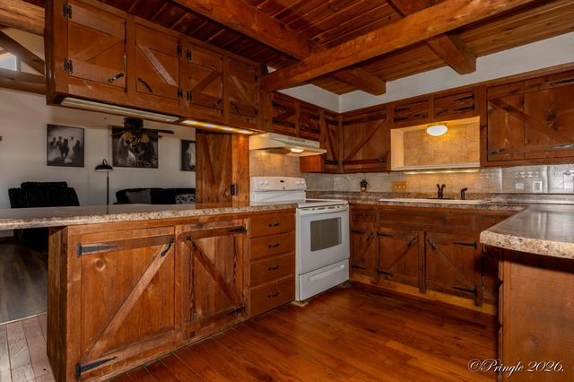 2158 Private Road 7380, Caulfield, MO 65626