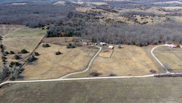 2158 Private Road 7380, Caulfield, MO 65626